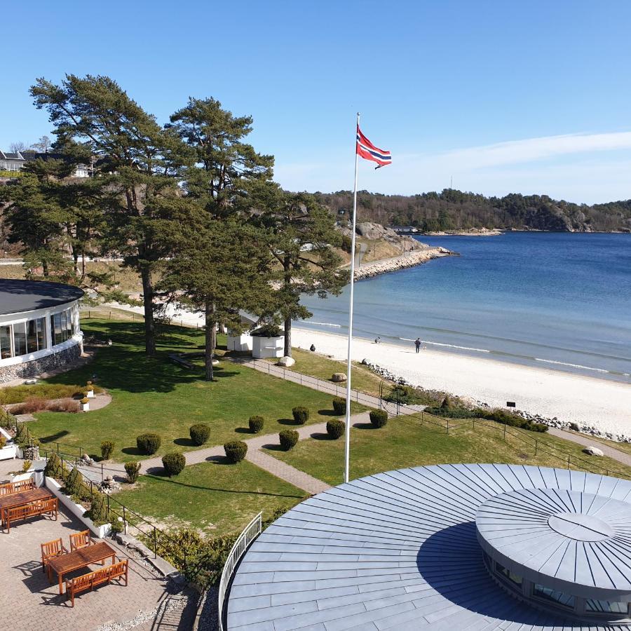 Strand Hotel Fevik - By Classic Norway Hotels Bagian luar foto